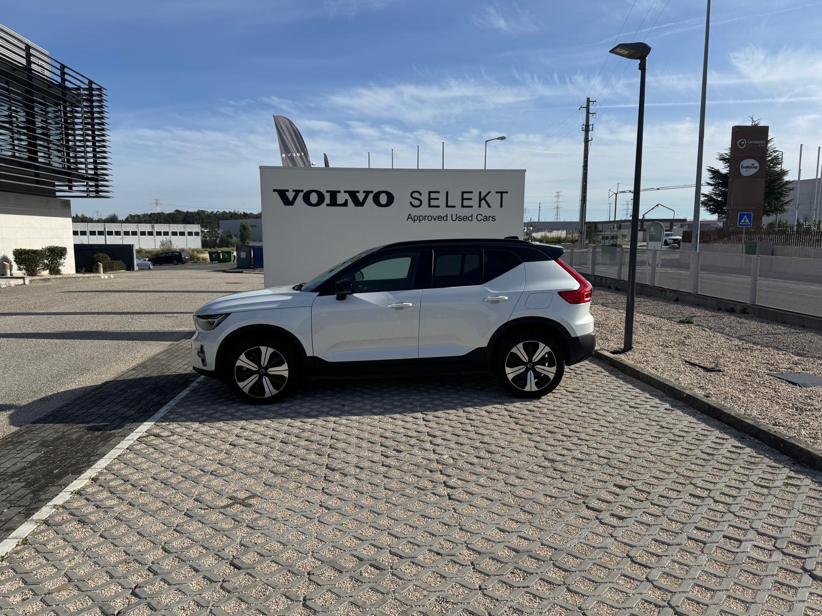 Volvo XC40 Plus