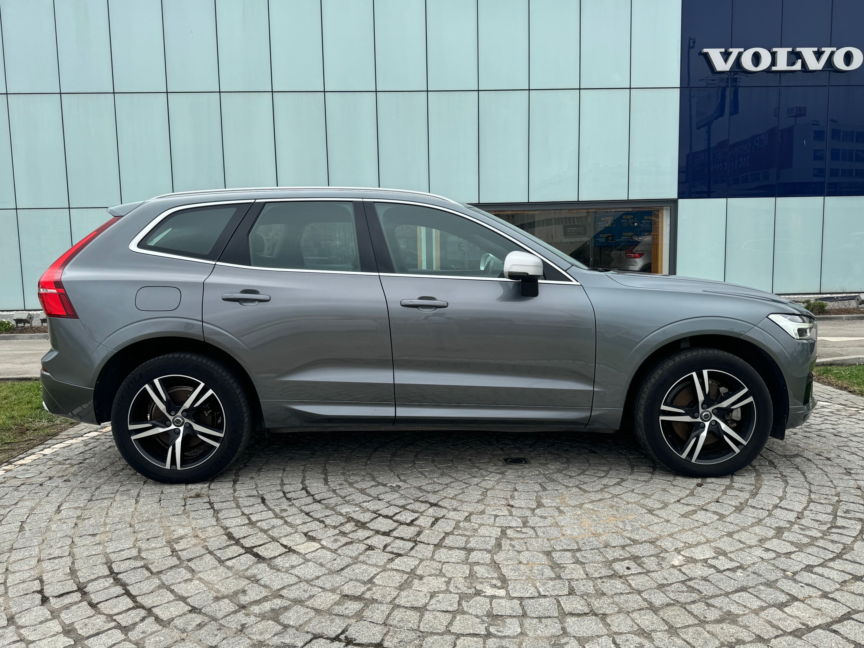 Volvo XC60 R-Design