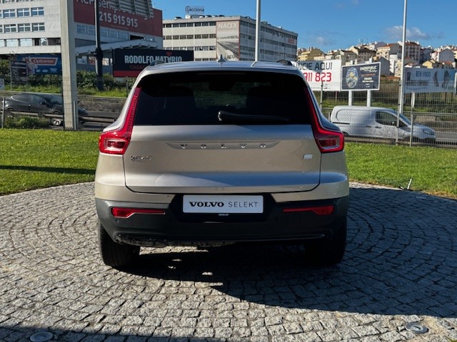 Volvo XC40 Plus Dark